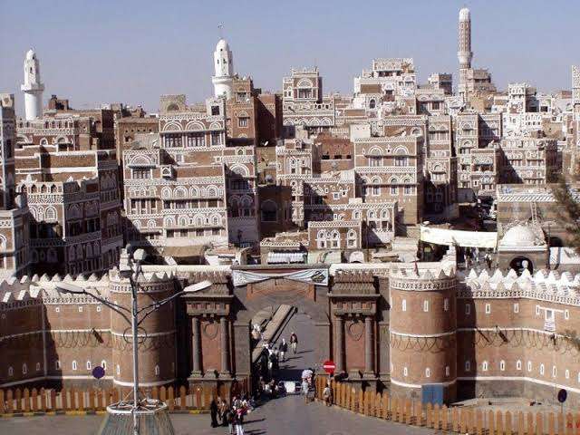 للقلوب الرحيمة.. مناشدات لانقاذ فتاة من السرطان في صنعاء