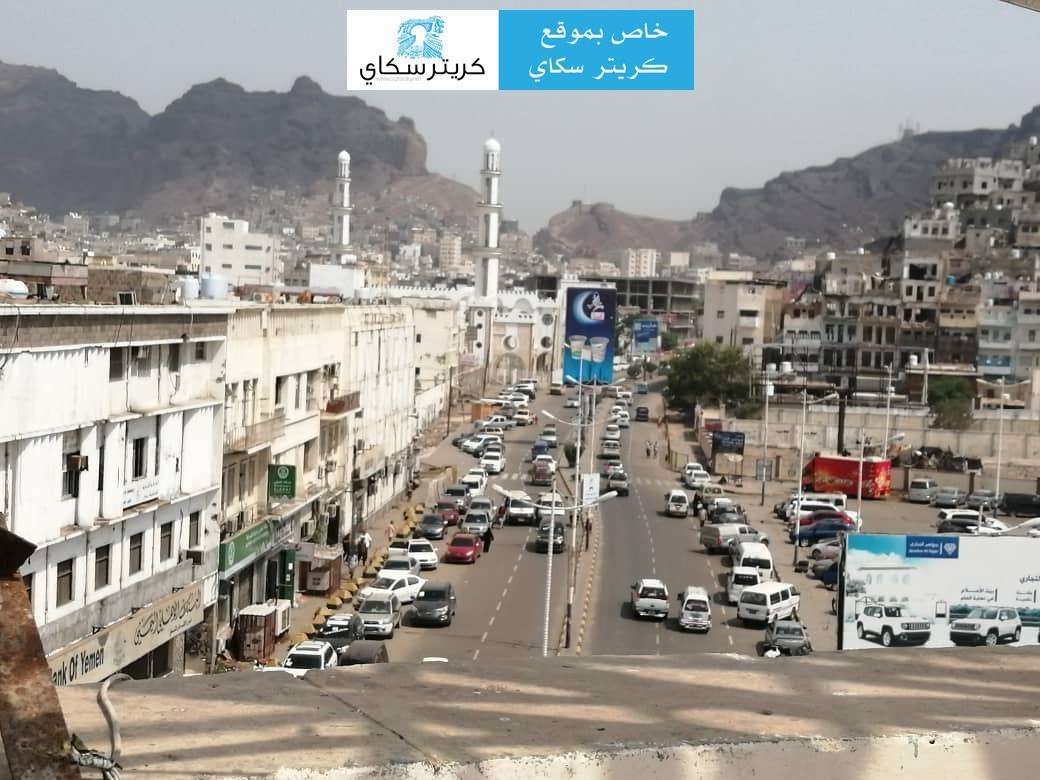 اهالي كريتر يشكون من ارتفاع درجة الحرارة وسط انقطاع الكهرباء
