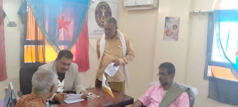 رئيس انتقالي لحج يلتقي رئيس انتقالي طور الباحة وعدد من قيادات المديرية لمناقشة عدد من القضايا