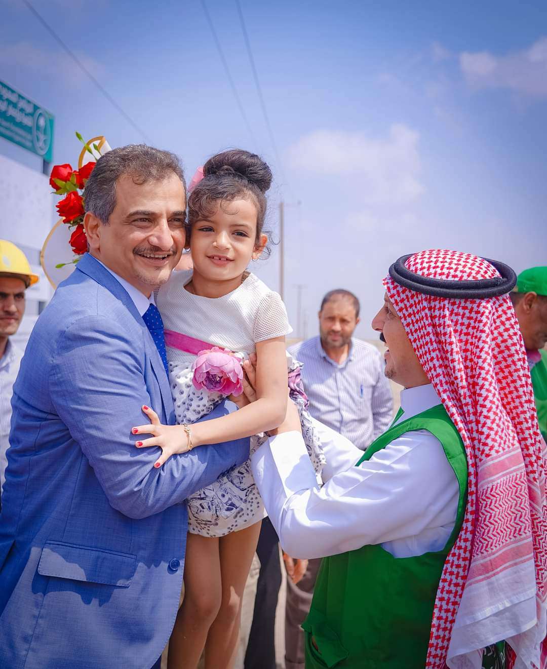 المحافظ يفتتح ويضع حجر الأساس ل 15 بئر في حقل المناصرة المحافظ يفتتح ويضع حجر الأساس ل 15 بئر في حقل المناصرة
