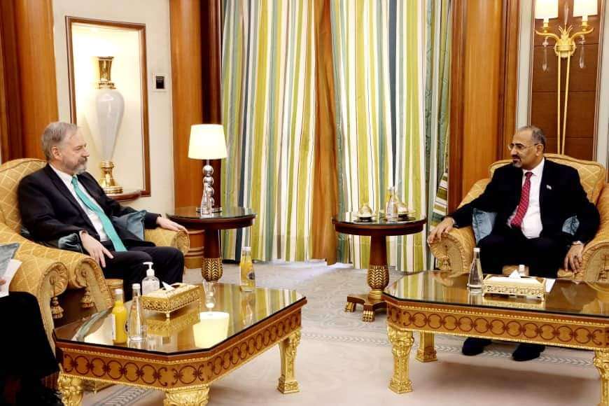 خلال استقباله سفير الولايات المتحدة الأمريكية، الرئيس القائد عيدروس الزُبيدي يشدد على تنفيذ آلية تسريع اتفاق الرياض خلال استقباله سفير الولايات المتحدة الأمريكية، الرئيس القائد عيدروس الزُبيدي يشدد على تنفيذ آلية تسريع اتفاق الرياض