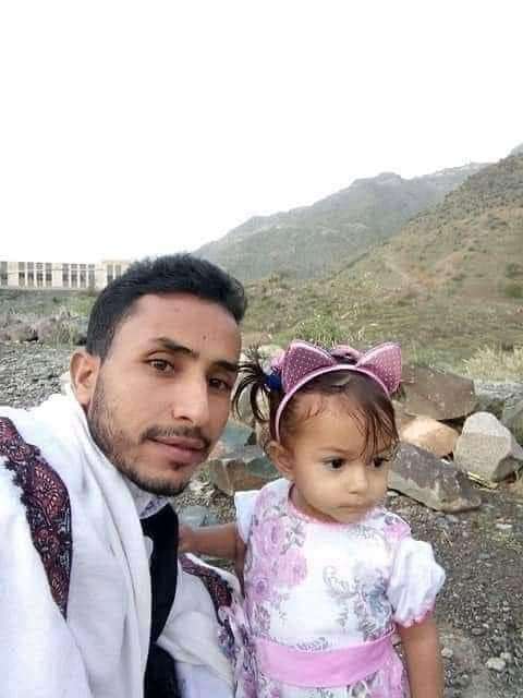 شاهد عبدالله الأغبري مع طفلته(صورة نادرة)