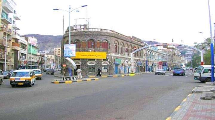 احتجاجات غاضبة للتنديد بانقطاعات الكهرباء في عدن