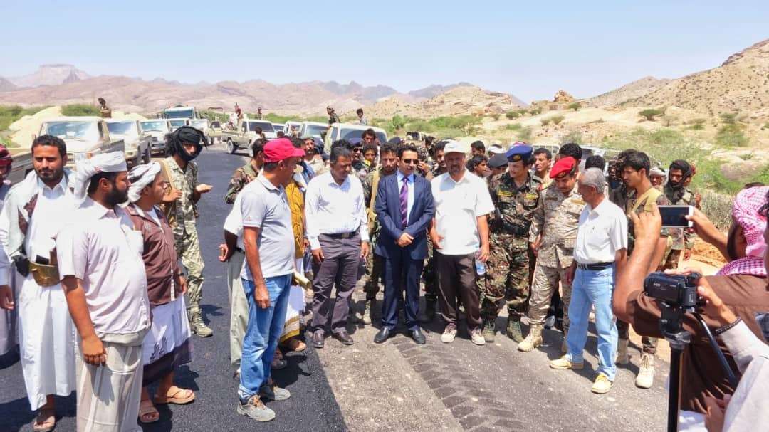 محافظ شبوة يدشن العمل في المرحلة الاولى من مشروع طريق العرم المطهاف محافظ شبوة يدشن العمل في المرحلة الاولى من مشروع طريق العرم المطهاف