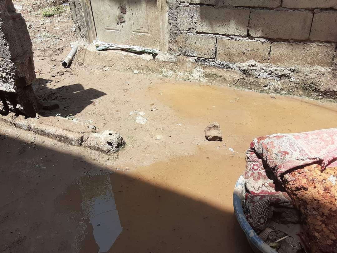 تضرر منازل المواطنين جراء سيول جارفة في تعز (صور)