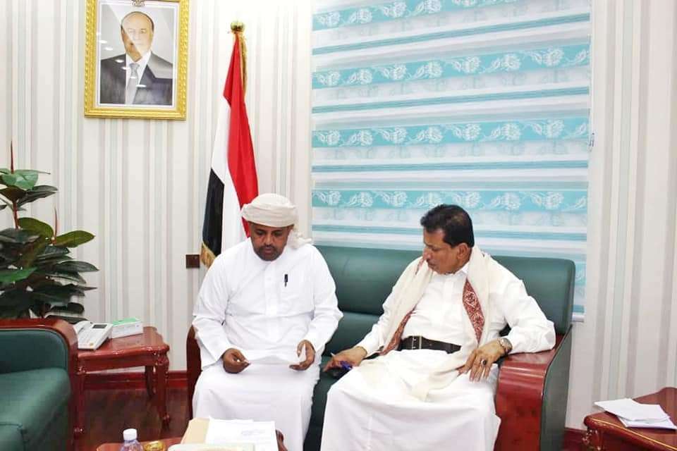 محافظ المهرة يوجه بتشديد الرقابة على الشريط الساحلي ومنع استخدام أدوات الصيد الممنوعة