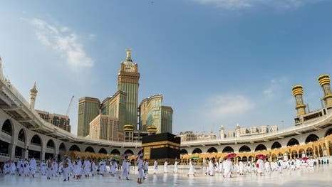 السعودية تعلن عودة العمرة والزيارة تدريجيا.. وتحدد الموعد