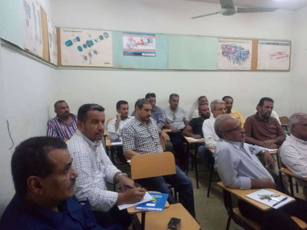 وزير الكهرباء يقدم شرحا مفصلا عن عمل عدادات الدفع المسبق الخاصة بالكهرباء