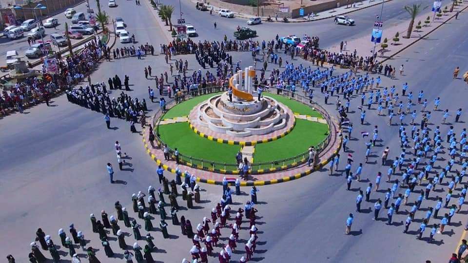 الوزير نايف البكري يهنئ شباب الكشافة المرشدات في مارب بنجاح مهرجان عيد الثورة