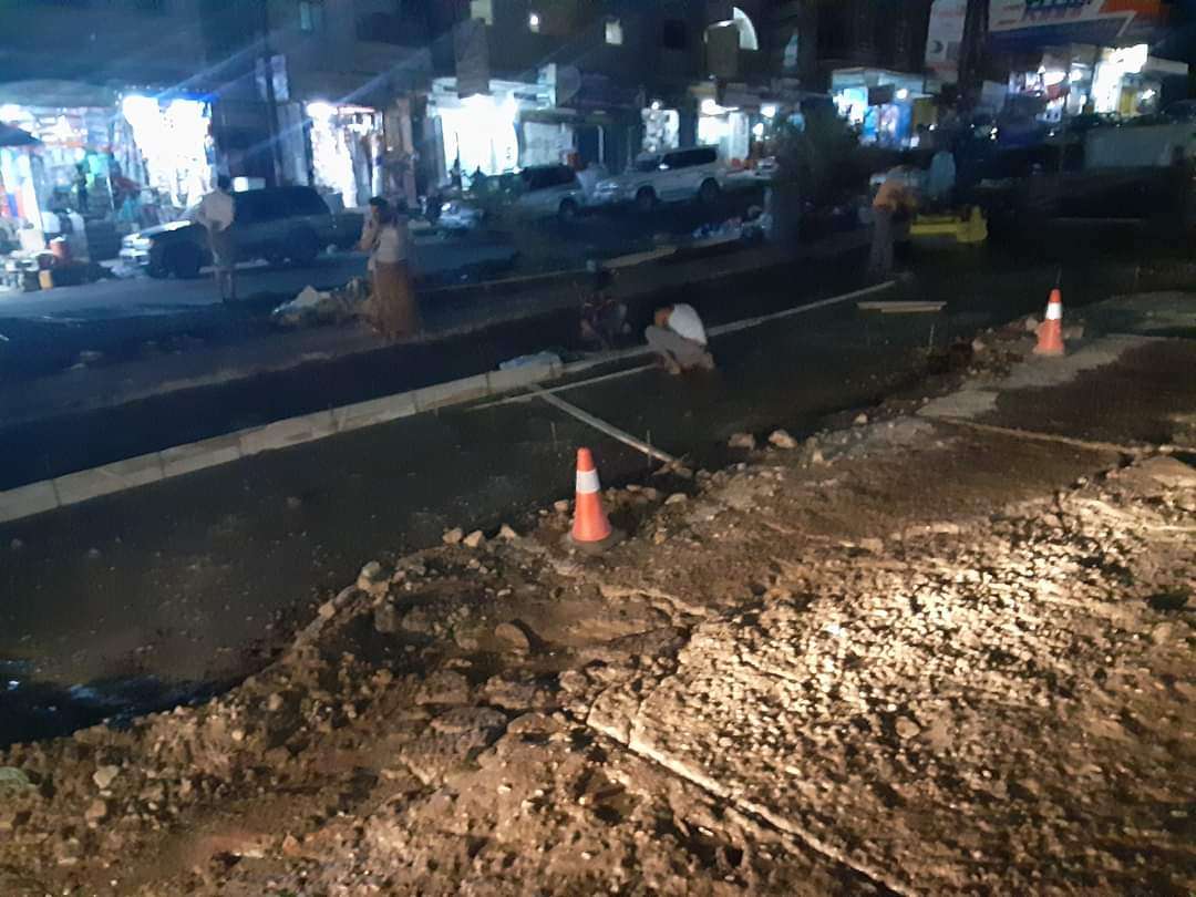 بالصور .. تواصل ترميم شوارع مديرية المظفر بتعز