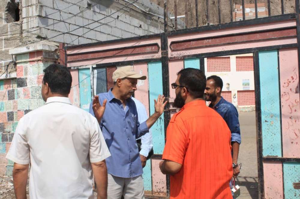 مدير عام صيرة ينفذ نزولاً ميدانياً لعدد من الأحياء بالمديرية