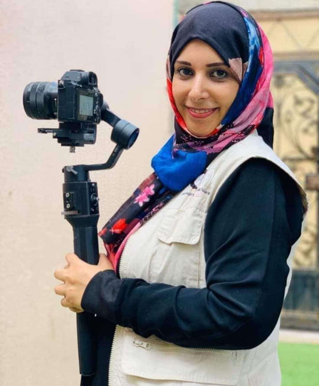 وزارة الثقافة بعدن تكافىء مذيعة مصابة بالسرطان بفصلها عن العمل