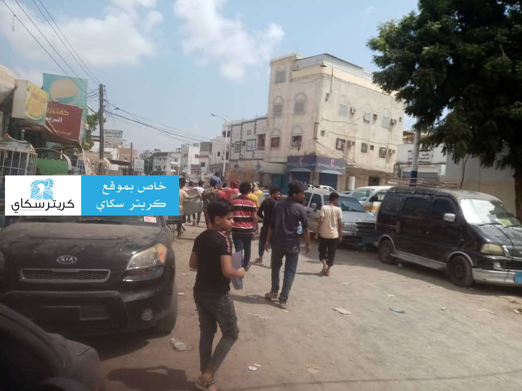 عاجل :مسيرة حاشدة بعدن للمطالبة برحيل رئيس الهيئة للطيران(صور خاصة)