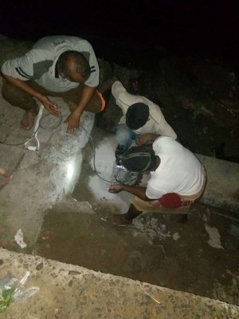 إصلاح أنبوب المياه المغذي لمديرية البريقة