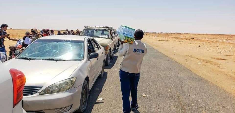 توزيع3000 وجبة غذائية ومياه شرب للمسافرين في منفذ الوديعة