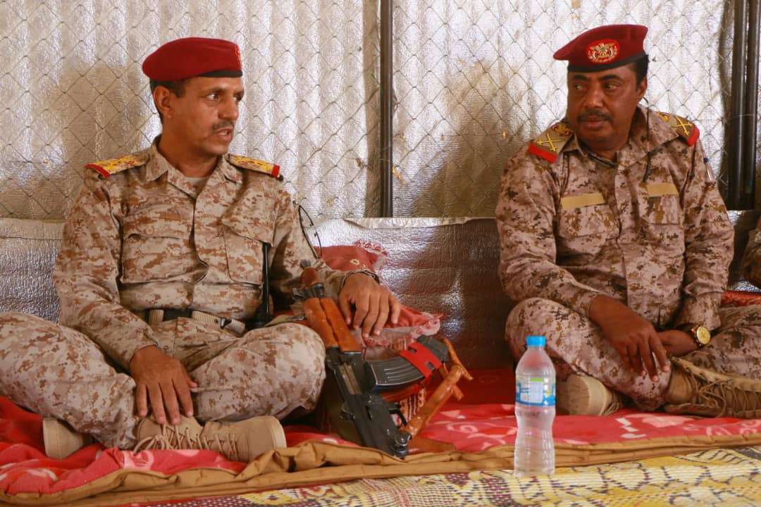 قائد المنطقة العسكرية السادسة ومدير دائرة التوجيه المعنوي يعقدان لقاء موسعاً بقيادات وضباط المنطقة