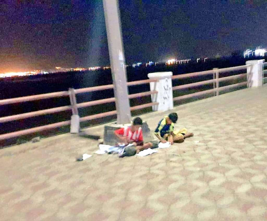 تعرف على مشهد مؤثر في عدن (صورة )