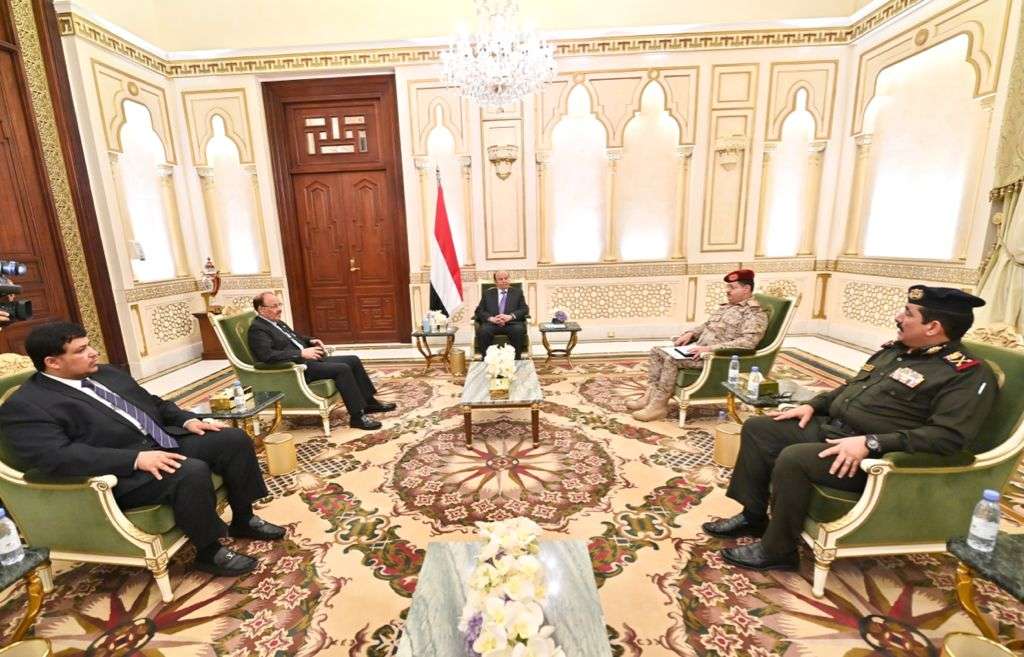 رئيس الجمهورية يستقبل وزيري الدفاع والداخلية للاطلاع على الاوضاع الميدانية والعمليات العسكرية رئيس الجمهورية يستقبل وزيري الدفاع والداخلية للاطلاع على الاوضاع الميدانية والعمليات العسكرية