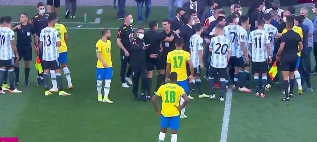 عاجل : سبب غريب وراء توقيف مبارة البرازيل والارجنتين قبل قليل عاجل : سبب غريب وراء توقيف مبارة البرازيل والارجنتين قبل قليل