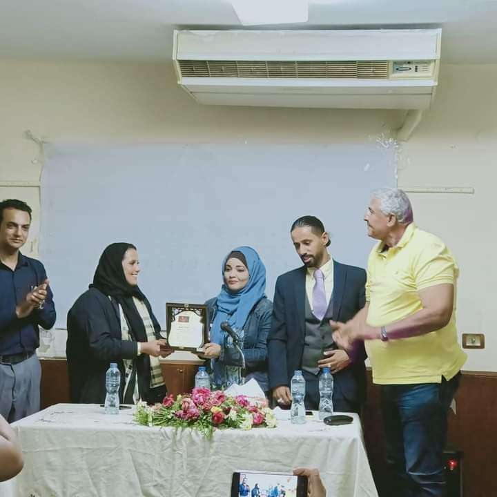 احتفالية تكريمية لشاعرة إنجليزية من اصول يمنية في امسية ادبية بالقاهره.. احتفالية تكريمية لشاعرة إنجليزية من اصول يمنية في امسية ادبية بالقاهره..