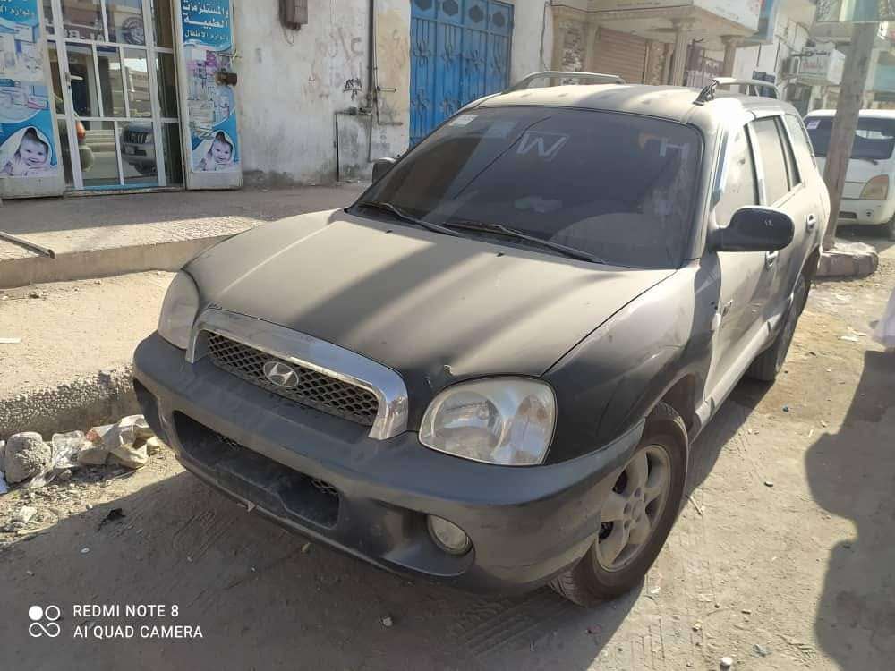 البحث الجنائي بالمهرة يضبط سيارة مسروقة بعد أقل من ساعتين على سرقتها البحث الجنائي بالمهرة يضبط سيارة مسروقة بعد أقل من ساعتين على سرقتها