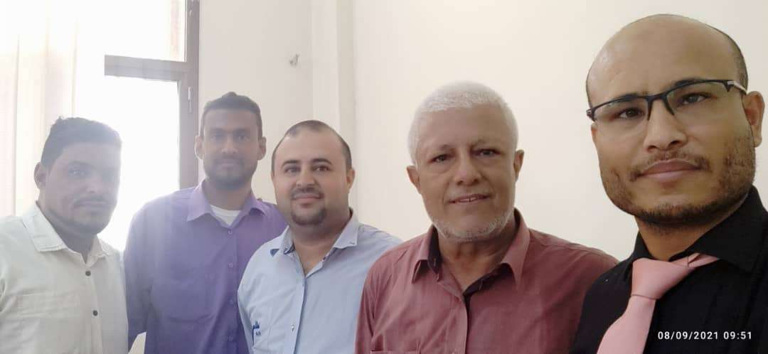 رئيس النقابة العامة للتمريض يلتقي مدير عام الصحة بالعاصمة عدن