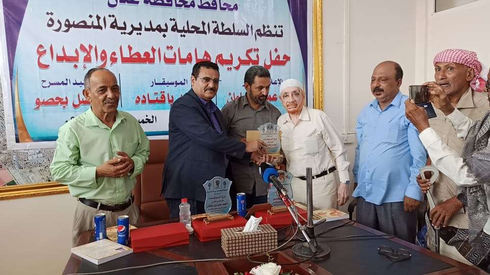 مدير عام المنصورة يكرم نخبة من كبار المثقفين والفنيين