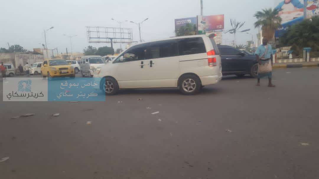 بسبب إمرأة.. زحام خانق بالشيخ عثمان(صور)