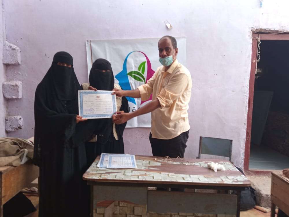 بمناسبة اليوم العالمي لمحوا الامية جمعية البركة النسوية تكرم الدارسات بمحو الامية بشهائد نجاح معتمدة