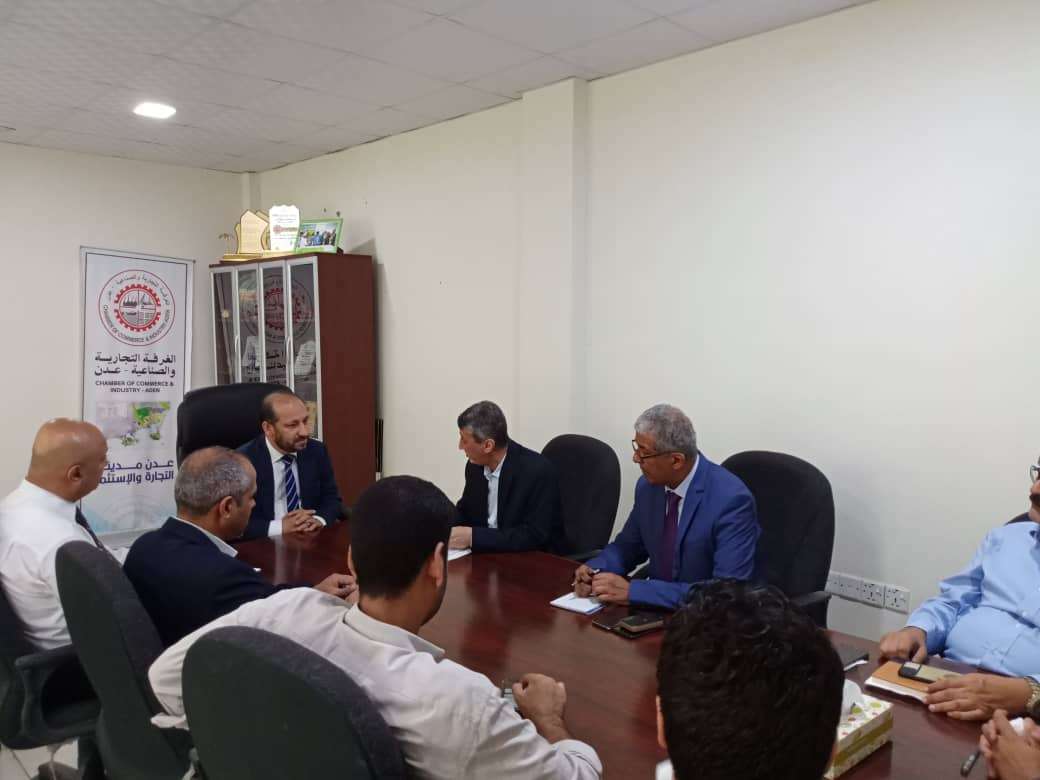 لقاء بعدن يناقش آليات التعاون بين الاتصالات والغرفة التجارية