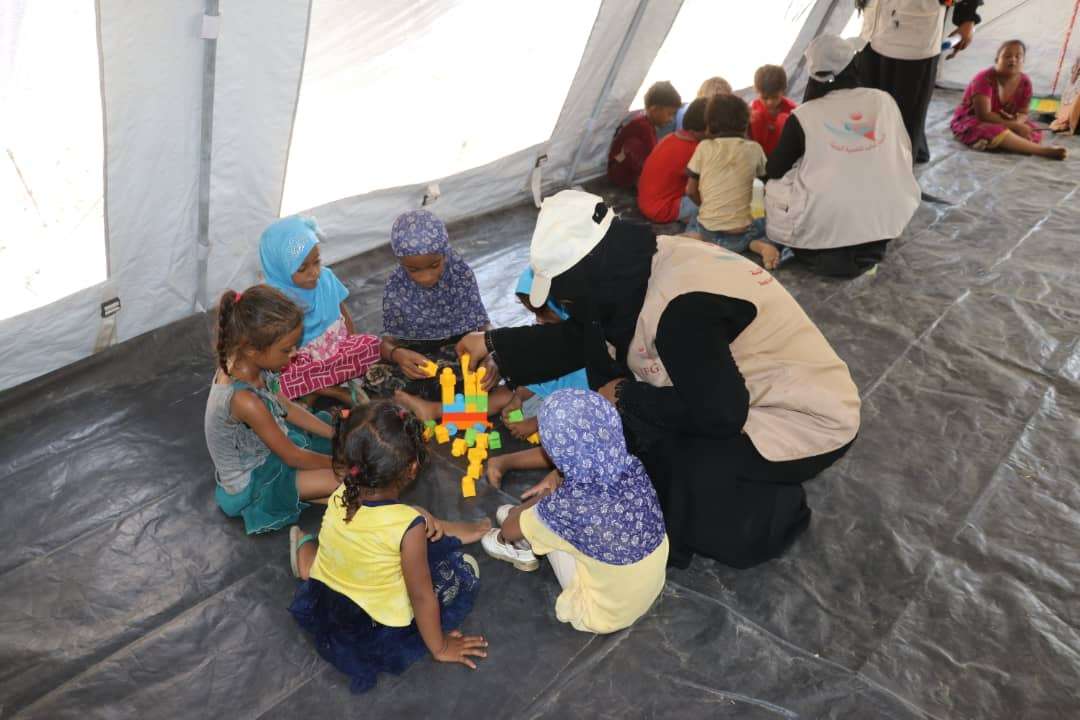 مؤسسة شباب للتنمية الشاملة بأبين تنفذ مشروع الدعم النفسي لأطفال النازحين