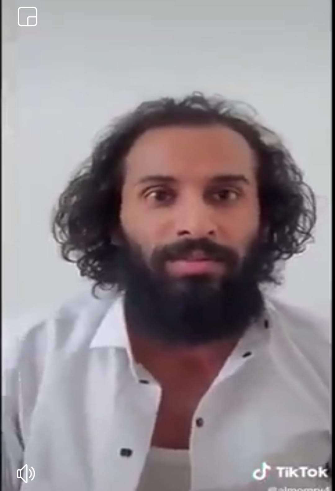 وسط مطالبات بمحاكمته.. يوتوبر شهير شمالي يثير جدلا واسعا بحديثه عن الجنوبيين ماذا قال؟ وسط مطالبات بمحاكمته.. يوتوبر شهير شمالي يثير جدلا واسعا بحديثه عن الجنوبيين ماذا قال؟