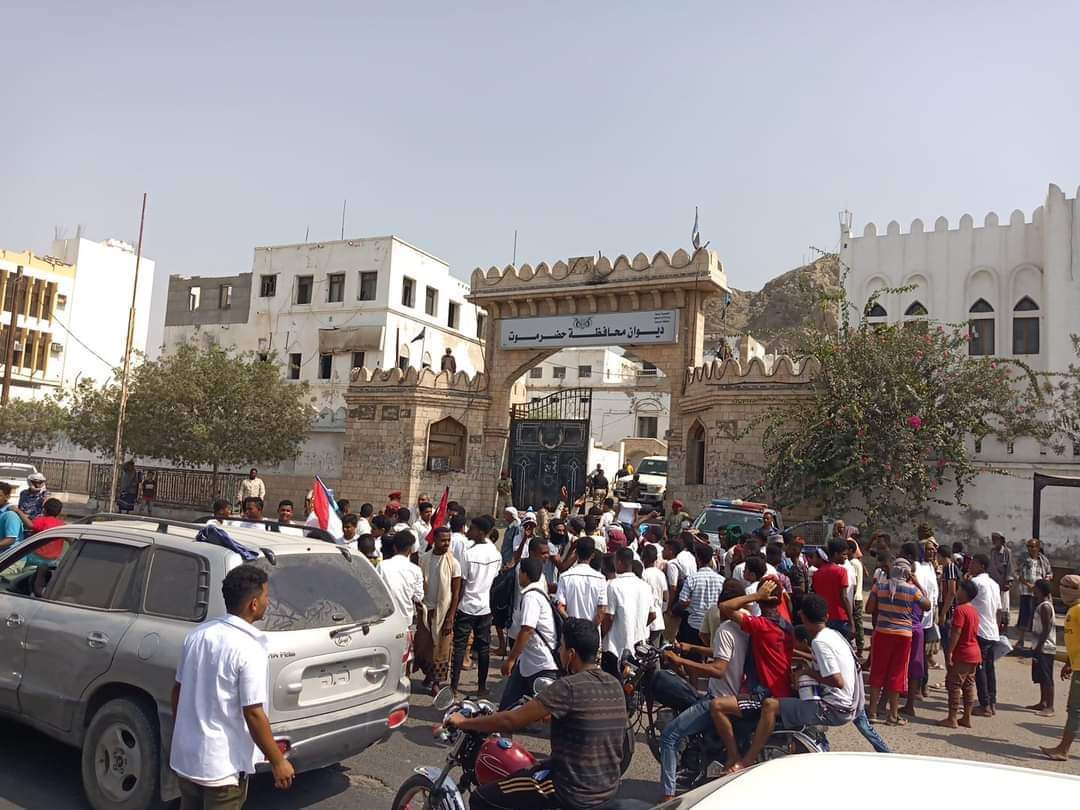 عاجل :المجلس الانتقالي الجنوبي ينضم الى الاحتجاجات الشعبية في المكلا