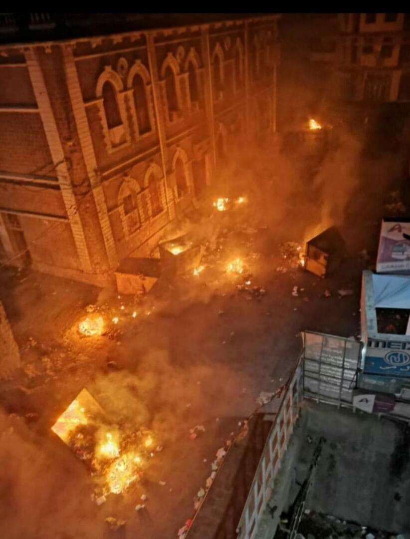 عاجل:محتجون يغلقون شوارع بكريتر مجددا وسط اطلاق نار