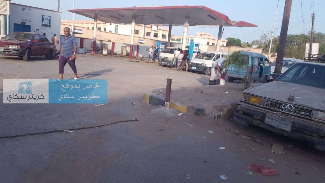 يحدث الان.. بيع الوقود للمواطنين بالمحطات الحكومية(صورة) يحدث الان.. بيع الوقود للمواطنين بالمحطات الحكومية(صورة)