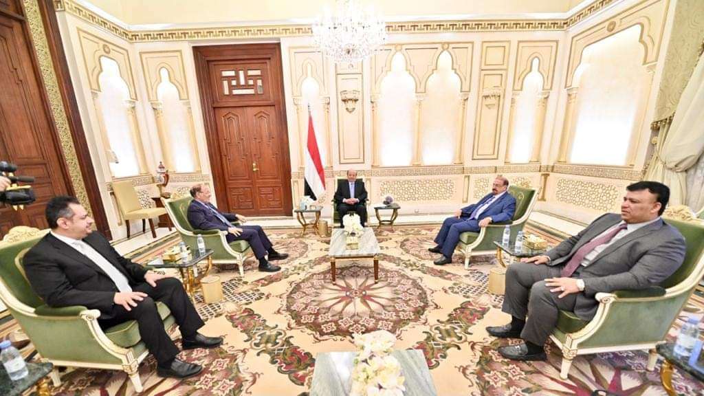 الرئيس هادي يترأس إجتماع مع أهم قيادات الدولة الرئيس هادي يترأس إجتماع مع أهم قيادات الدولة
