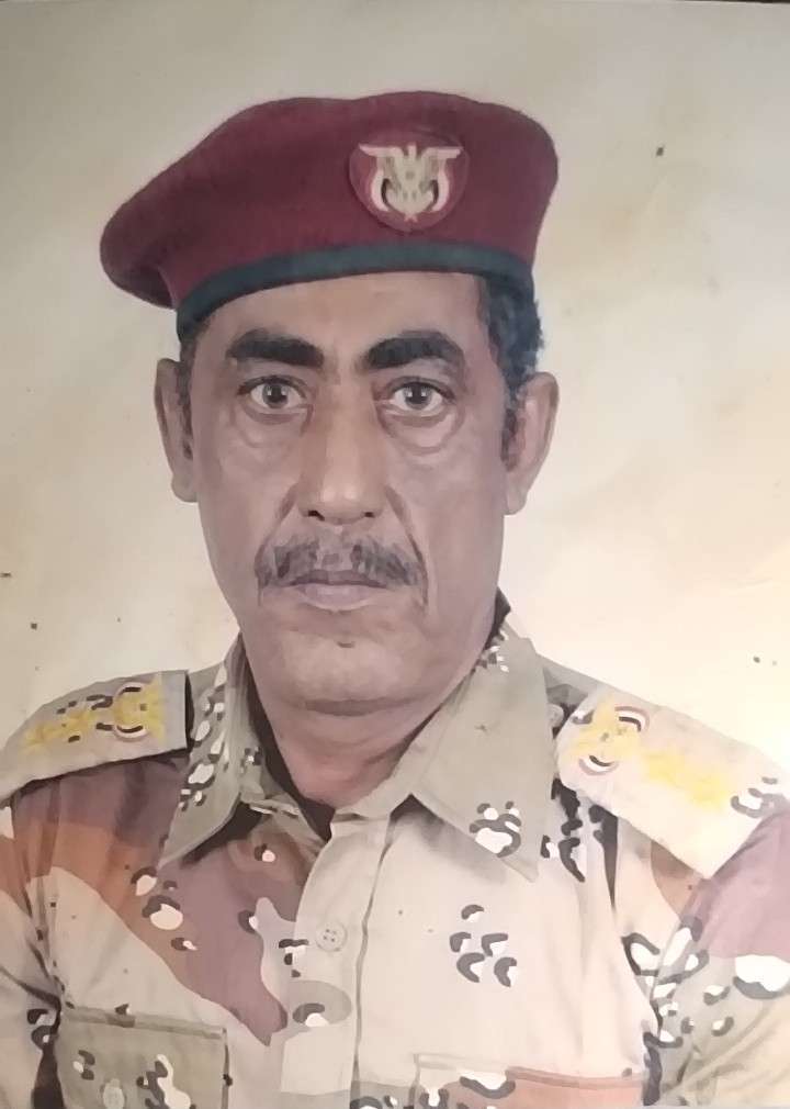 ضابط كبير تستيقظ أسرته لتجده ميتاً على فراشه بعد انقطاع راتبه ! ضابط كبير تستيقظ أسرته لتجده ميتاً على فراشه بعد انقطاع راتبه !