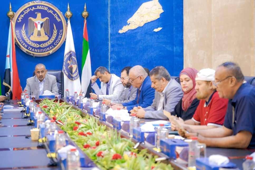 المجلس الانتقالي يشدد على التعبئة العامة ويناقش تطورات حالة الطوارئ بعدن