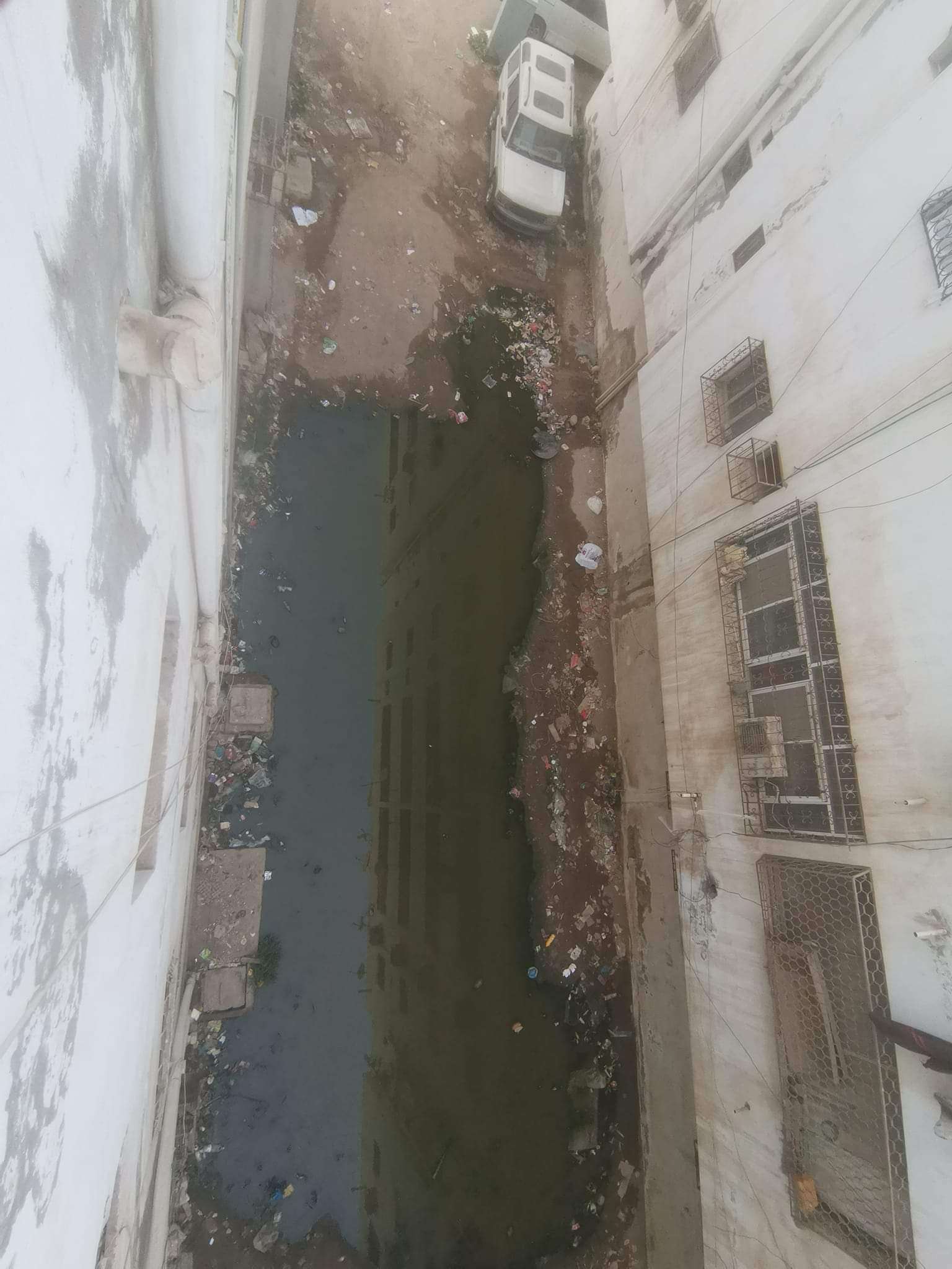 صورة وحدث.. هكذا تبدو العمائر البيضاء في عدن