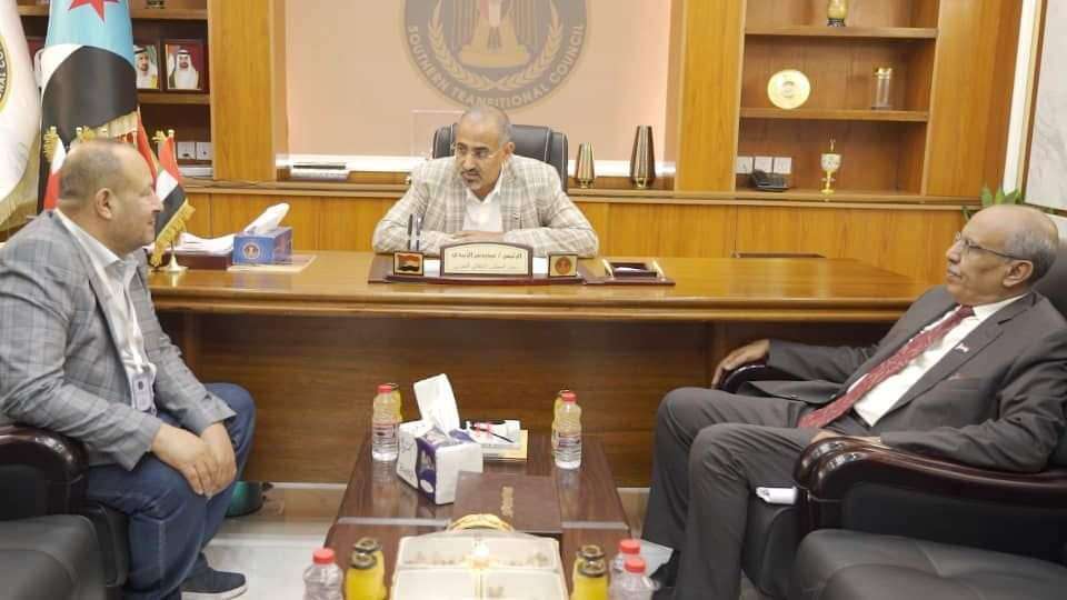 الزبيدي يلتقي الشيخين عبد الخالق بن حطبين وصلاح علي النهدي