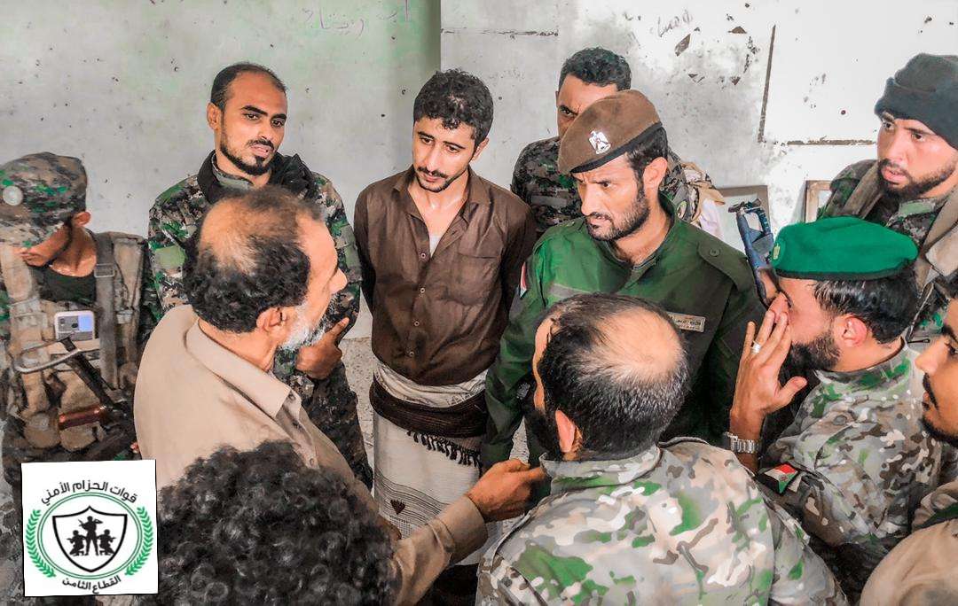 قائد قوات الحزام الأمني ونائبه بعدن ينفذون نزولاً تفقدياً إلى مقر القطاع الثامن بالشيخ عثمان