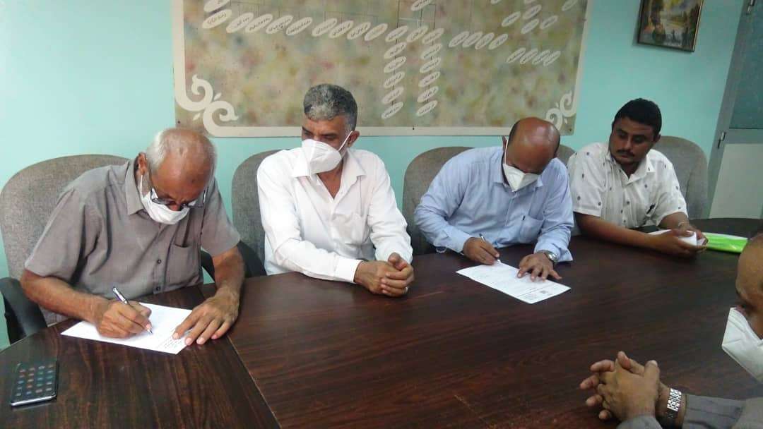الصحة تسلم موقعين لإنشاء محطات الاوكسجين في لحج والضالع