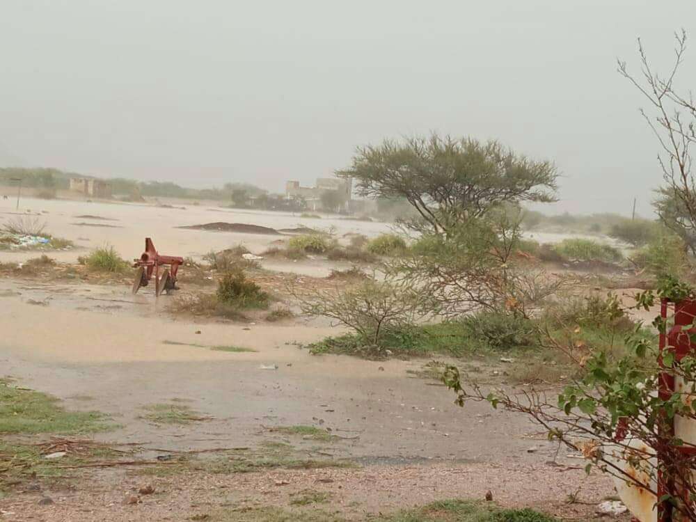يحدث الآن .. هطول أمطار غزيرة على مودية في أبين