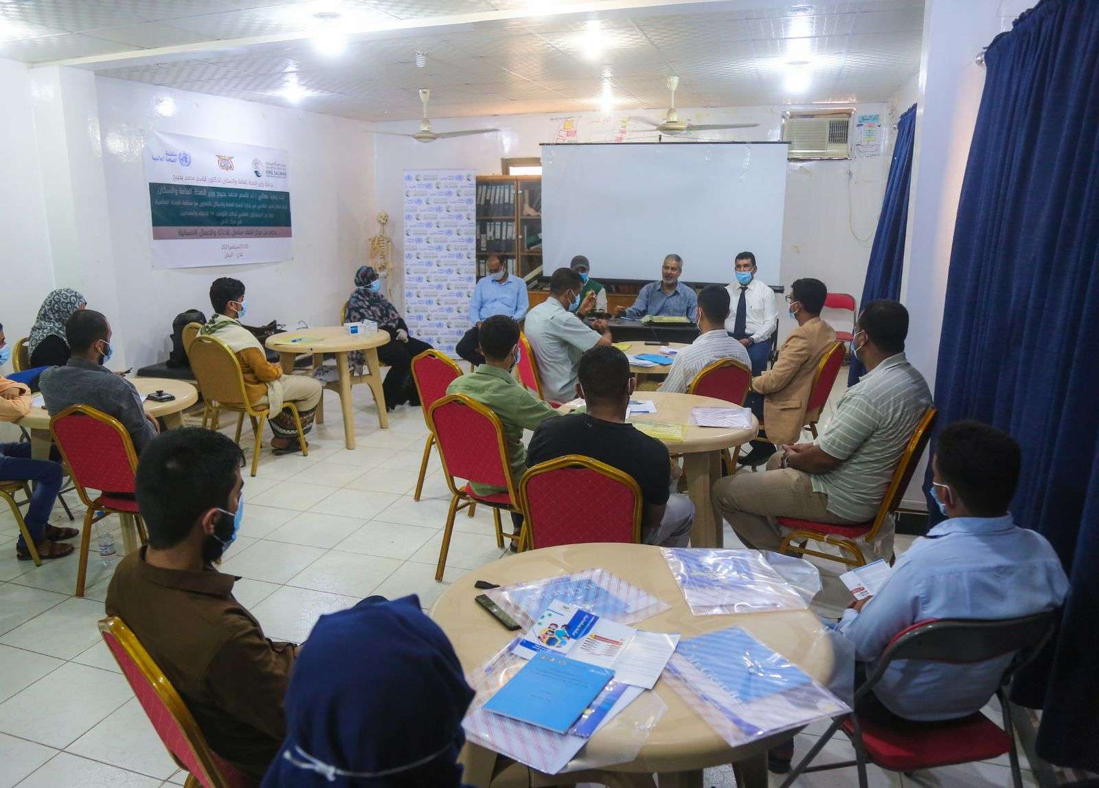 منظمة الصحة العالمية تعقد دورة تدريبية للعاملين الصحيين في مركزي عزل بعدن منظمة الصحة العالمية تعقد دورة تدريبية للعاملين الصحيين في مركزي عزل بعدن