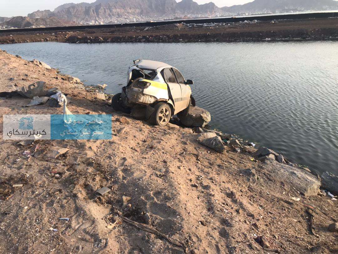 مواطن من صنعاء مناشدا عيدروس الزبيدي:طقم امني صدم سيارتي ودمرها ومنذ شهر انام بالشارع ارجوكم اعيدوا حقي لاعود الى اسرتي(صور) مواطن من صنعاء مناشدا عيدروس الزبيدي:طقم امني صدم سيارتي ودمرها ومنذ شهر انام بالشارع ارجوكم اعيدوا حقي لاعود الى اسرتي(صور)