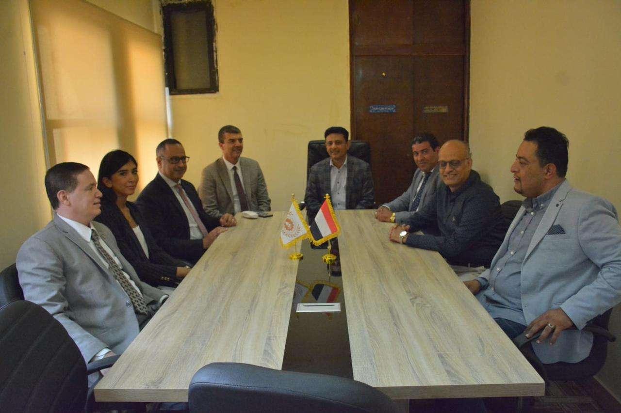 السفير مارم يبحث مع رئيس الغرفة التجاربة بالجيزة التعاون التجاري والاستثماري