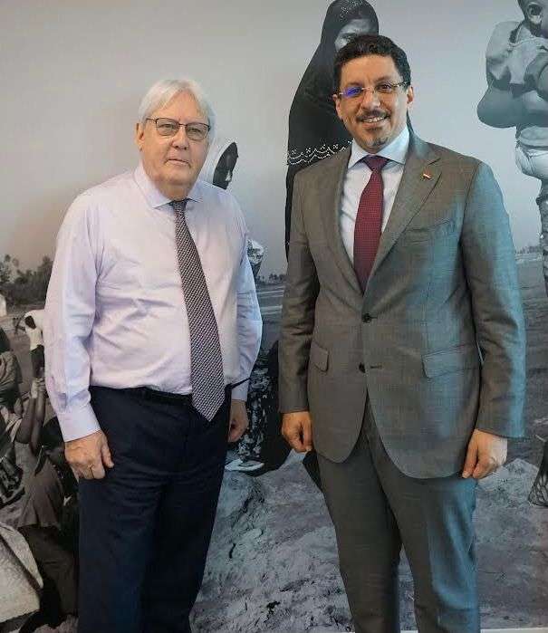 وزير الخارجية يناقش مع مارتن غريفيث الوضع الإنساني في اليمن