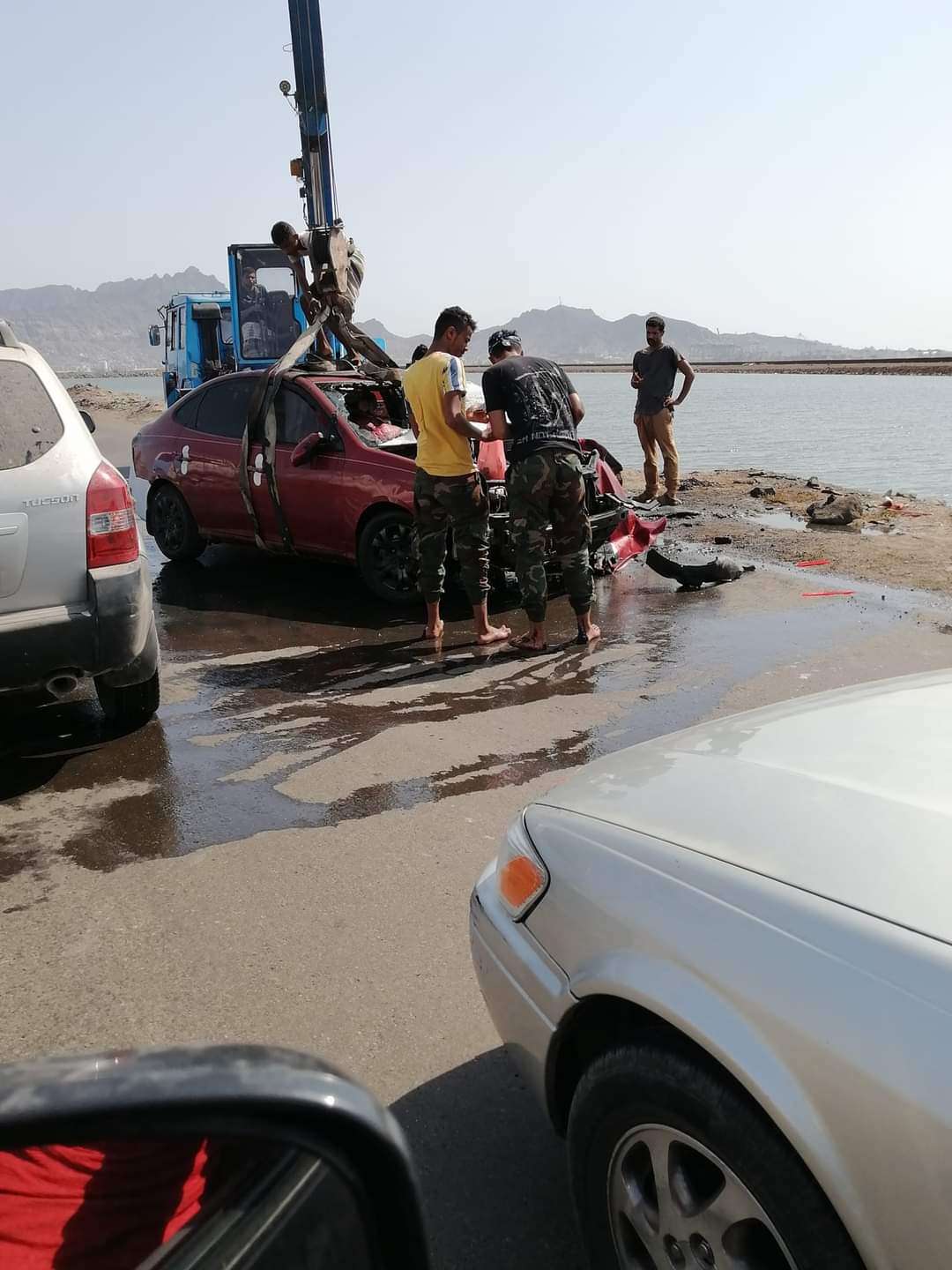 حادث مروري مروع في الخط البحري بعدن (صورة) حادث مروري مروع في الخط البحري بعدن (صورة)