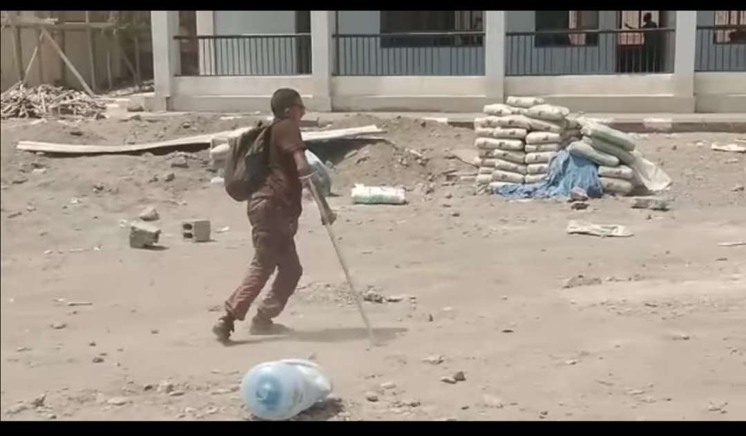 طالب تحدى الاعاقة بعدن.. مصعب أنا أقوى مما تتصور طالب تحدى الاعاقة بعدن.. مصعب أنا أقوى مما تتصور
