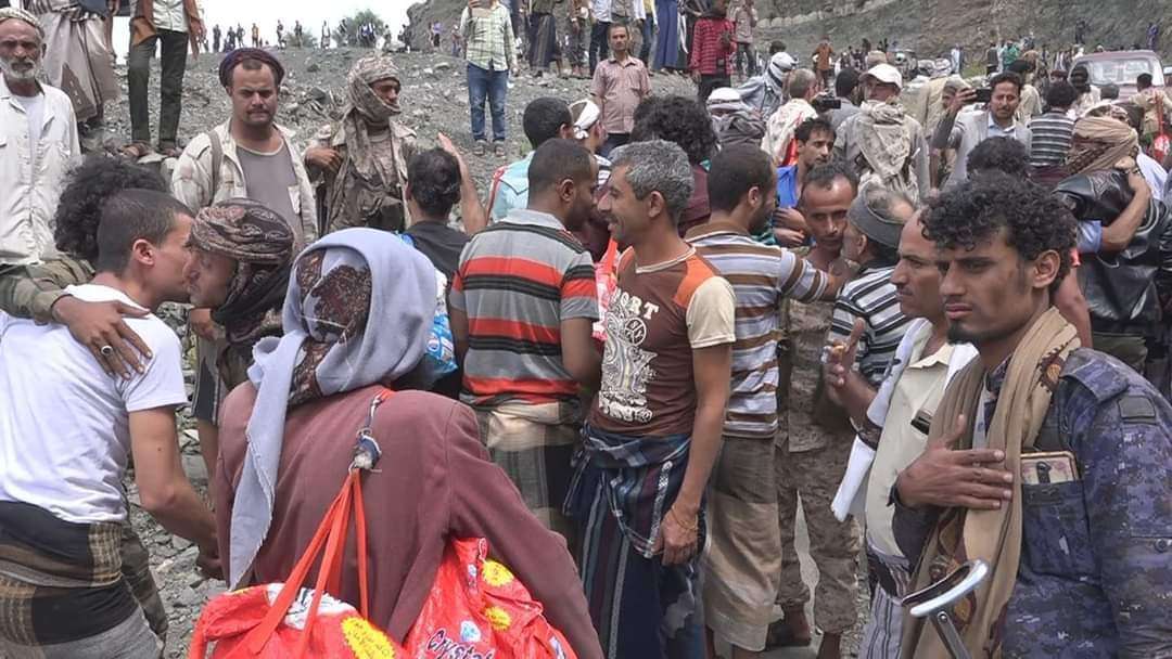 يحدث الان .. إطلاق سراح بقية أسرى تعز يحدث الان .. إطلاق سراح بقية أسرى تعز
